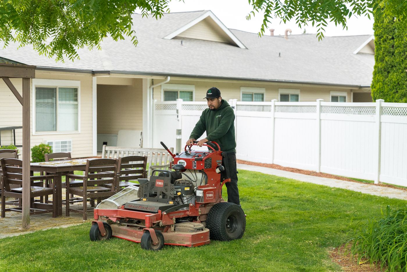 Freshly maintained lawn area for an Oregon property